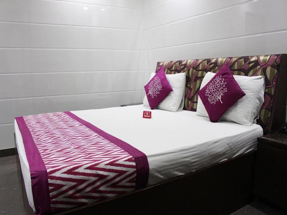 Oyo 2705 Hotel Preet Palace 新德里 外观 照片