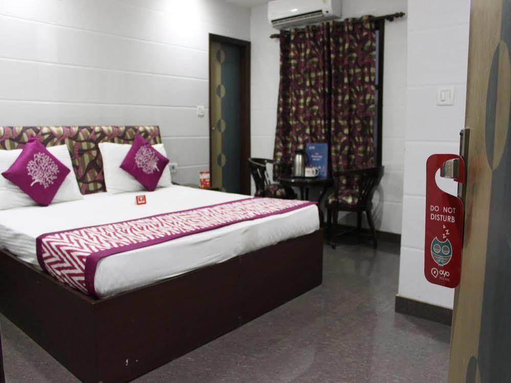 Oyo 2705 Hotel Preet Palace 新德里 外观 照片