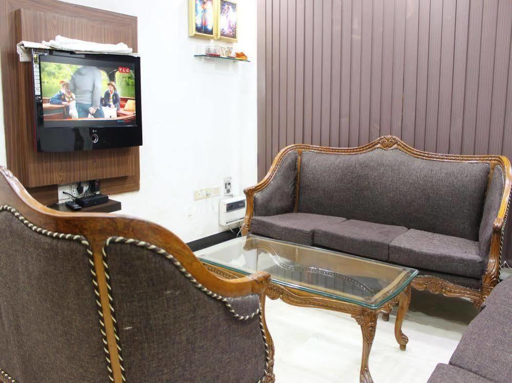 Oyo 2705 Hotel Preet Palace 新德里 外观 照片
