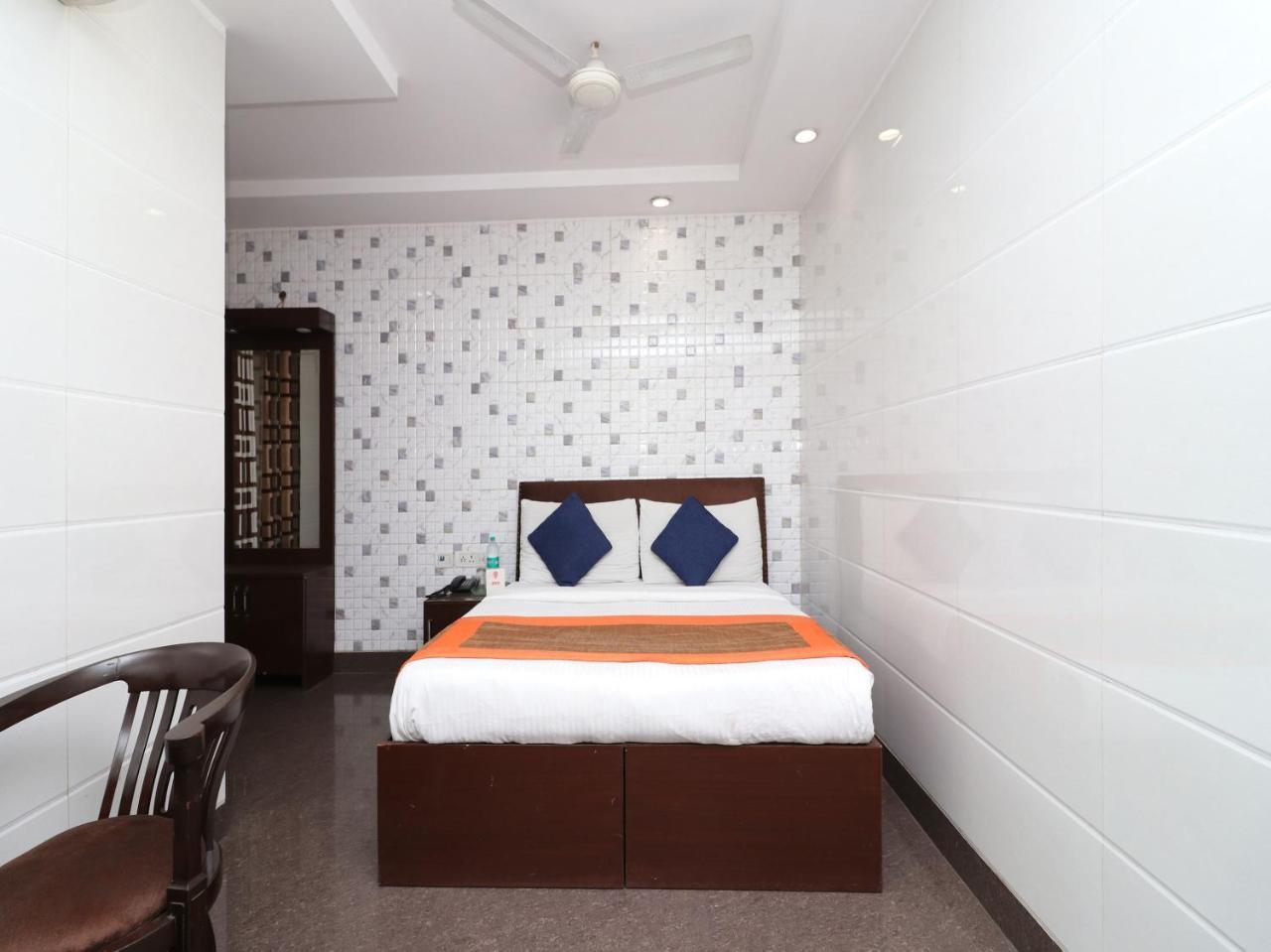 Oyo 2705 Hotel Preet Palace 新德里 外观 照片