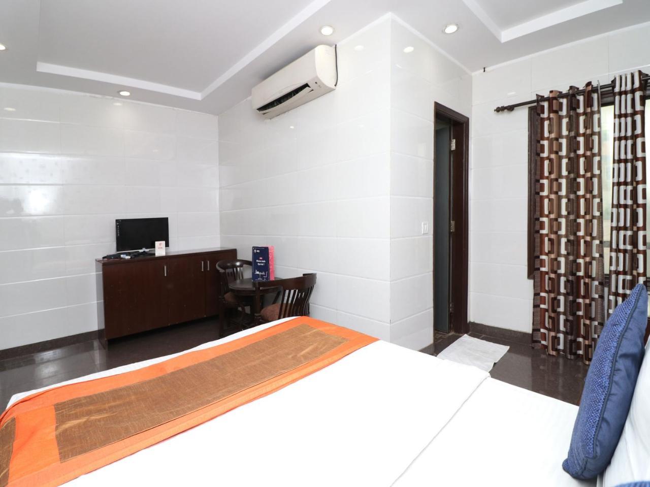 Oyo 2705 Hotel Preet Palace 新德里 外观 照片