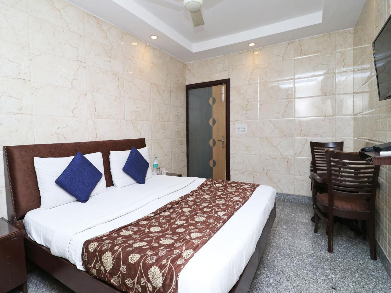 Oyo 2705 Hotel Preet Palace 新德里 外观 照片
