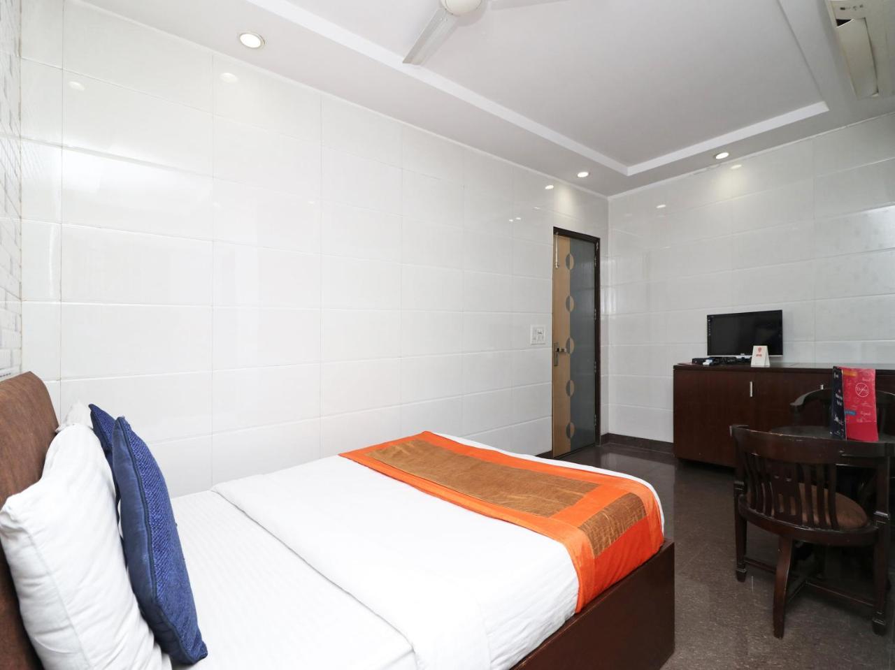 Oyo 2705 Hotel Preet Palace 新德里 外观 照片