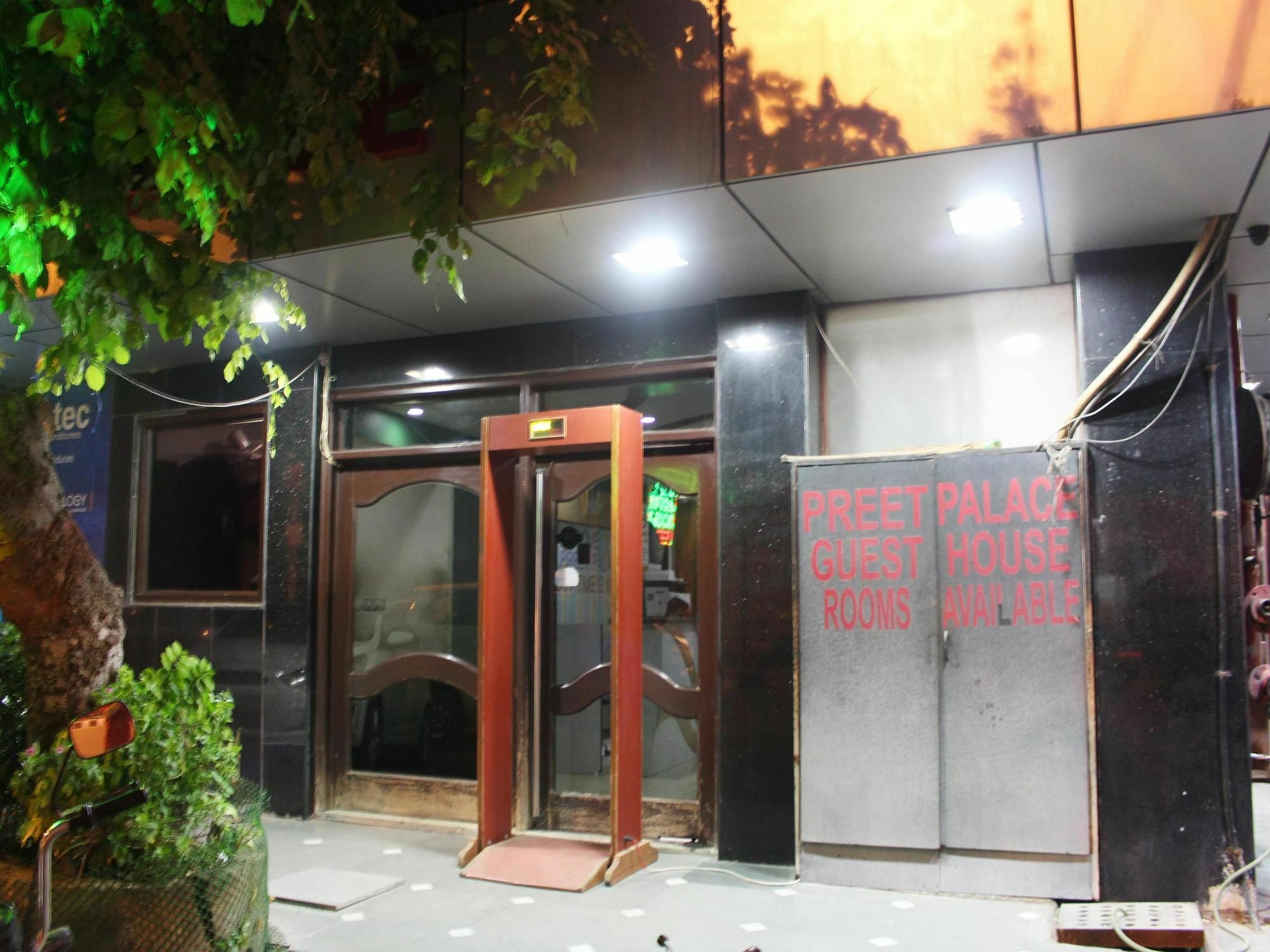 Oyo 2705 Hotel Preet Palace 新德里 外观 照片